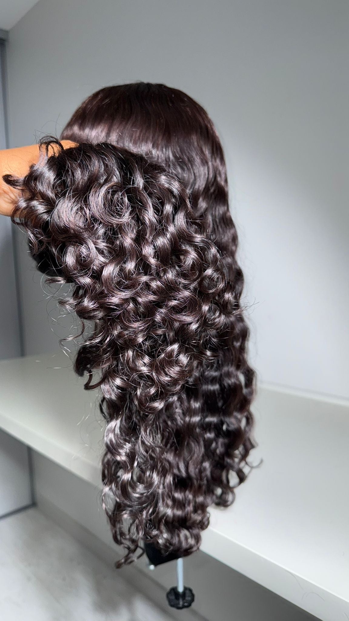 Redonner vie à ses boucles : le mini-tutoriel simple et efficace